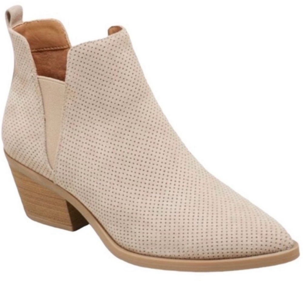 SOLD  Universal Thread Slyvie Ankle Boots in Taupe Faux Suede 2” Heel